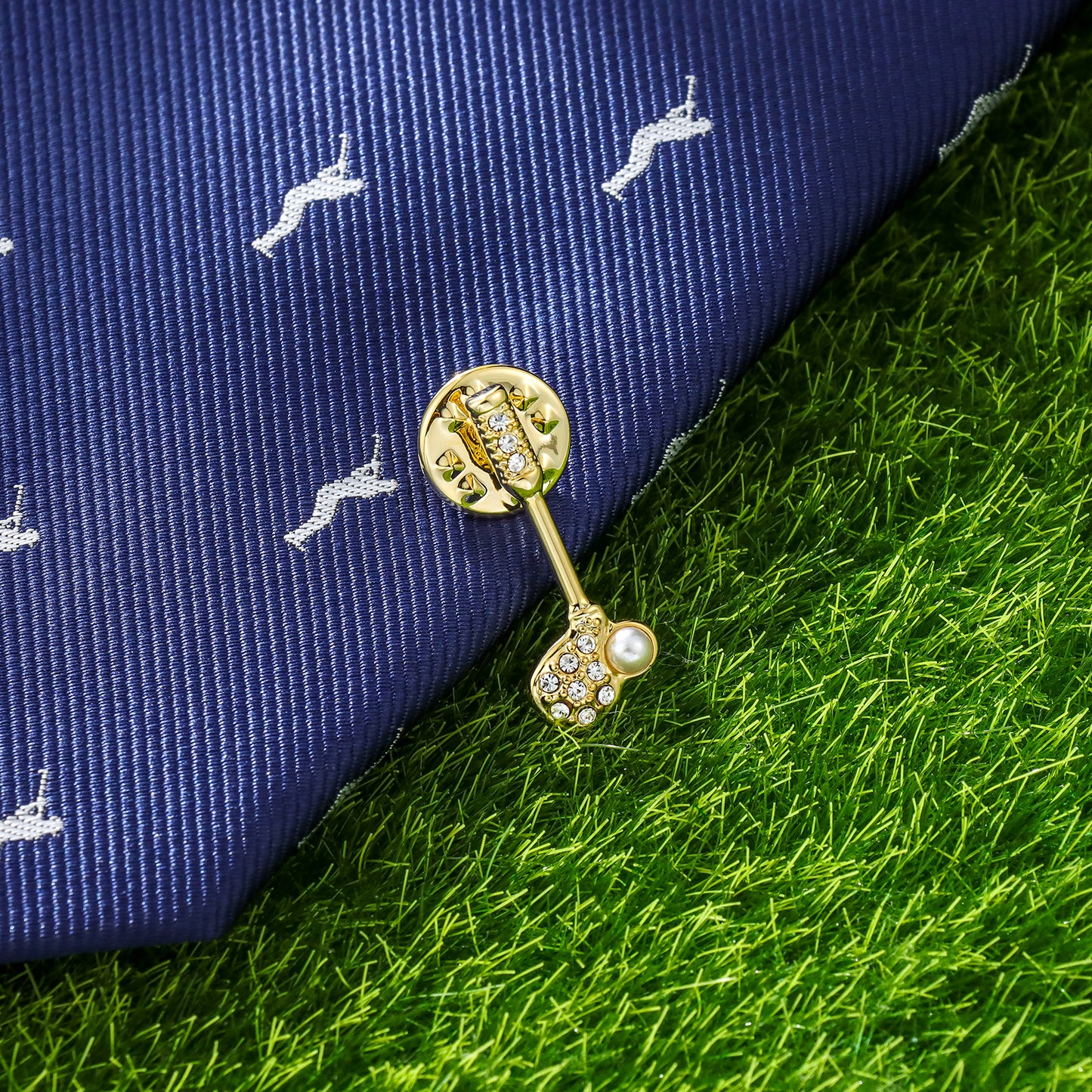 Golf club brooch for men