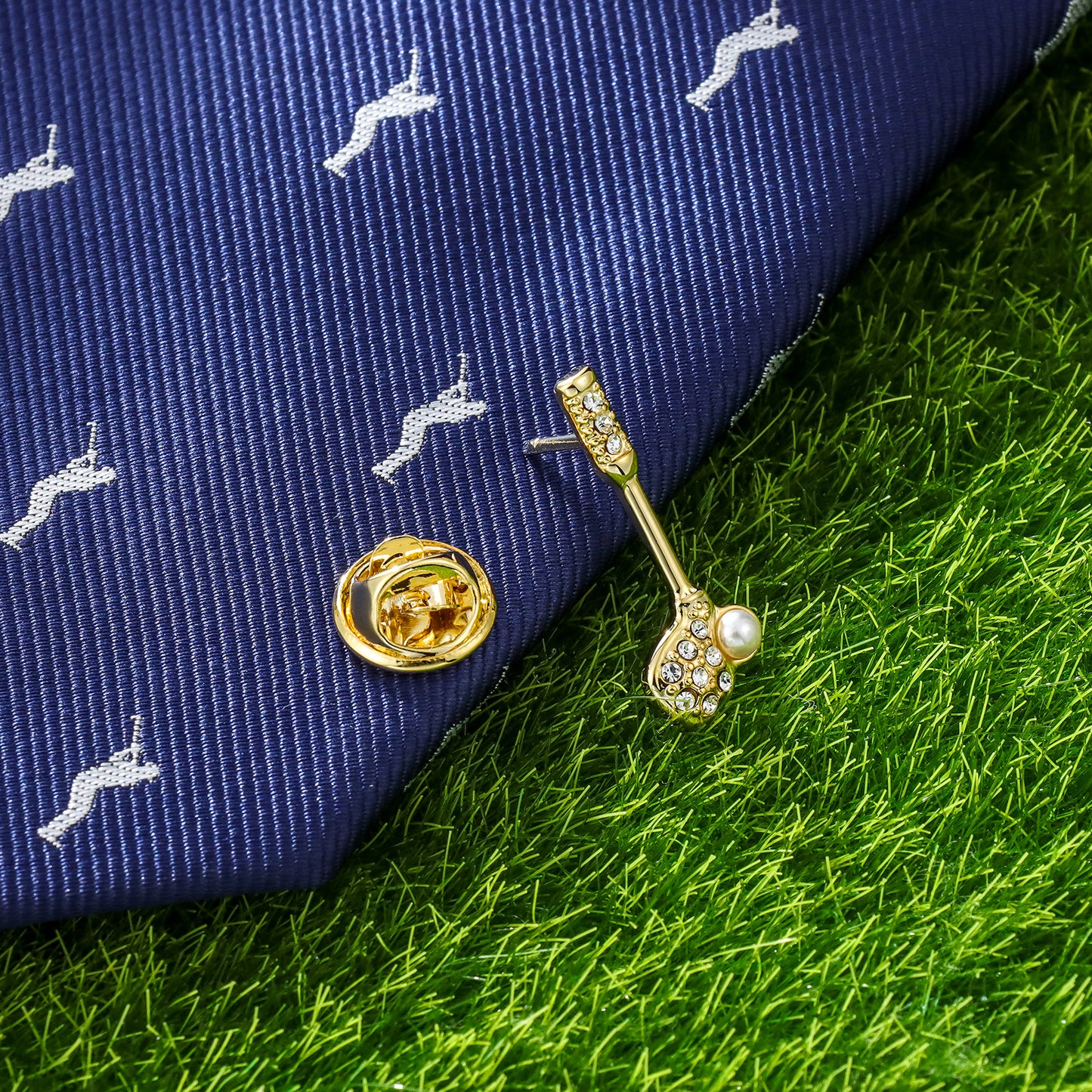 Golf club brooch for men