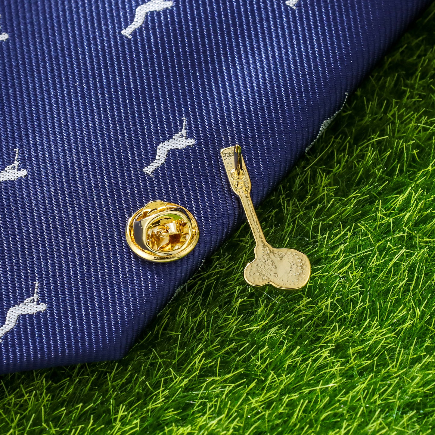 Golf club brooch for men