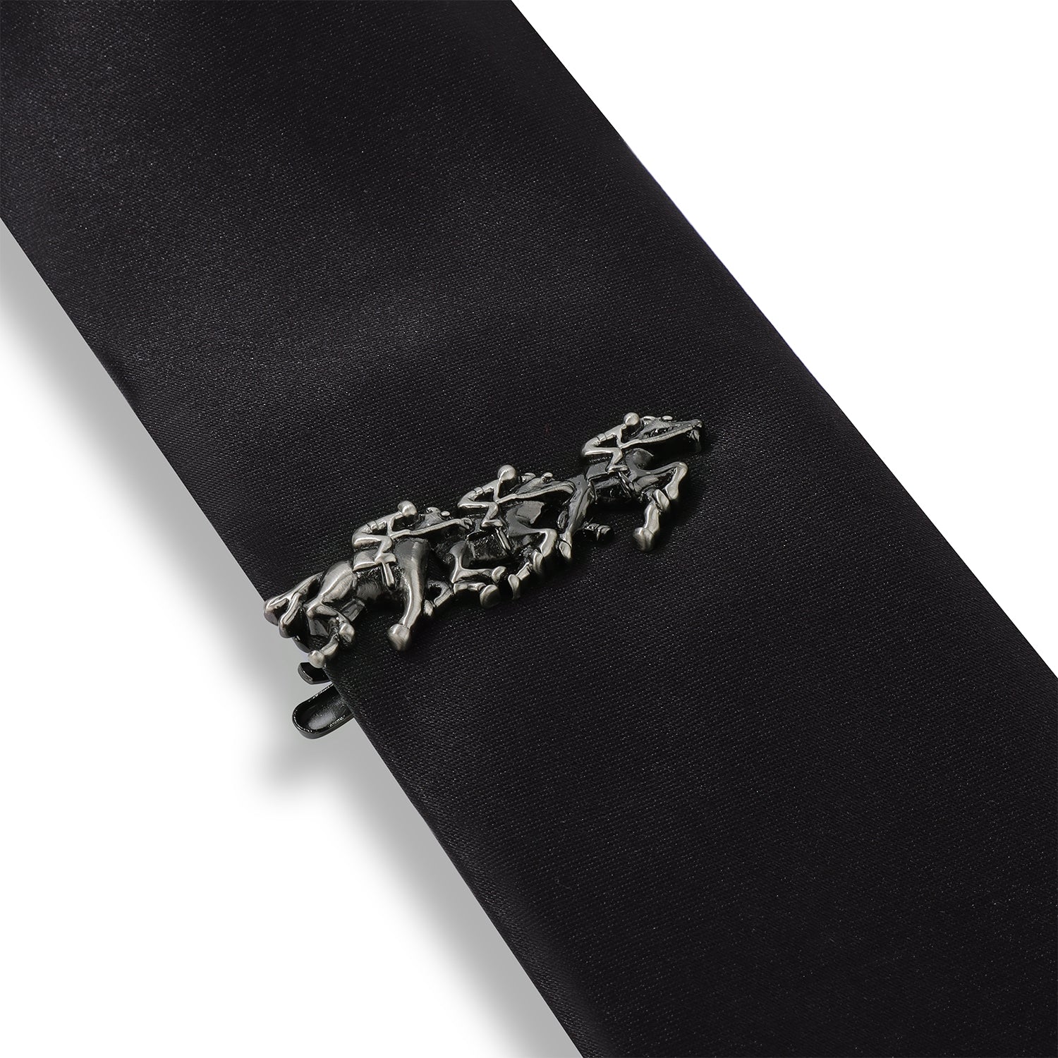 Strong spring-loaded clasp, easy to open and close