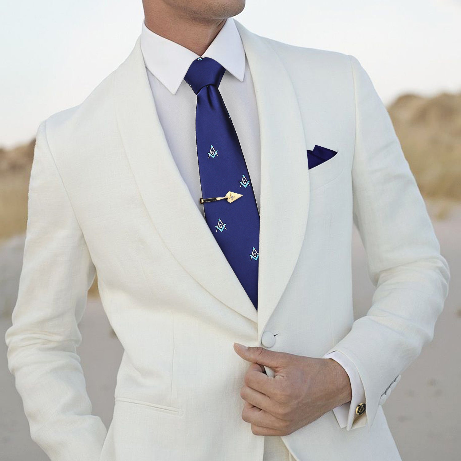 The white suit with the Masoni tie and Masoni tie clip is a perfect match!
