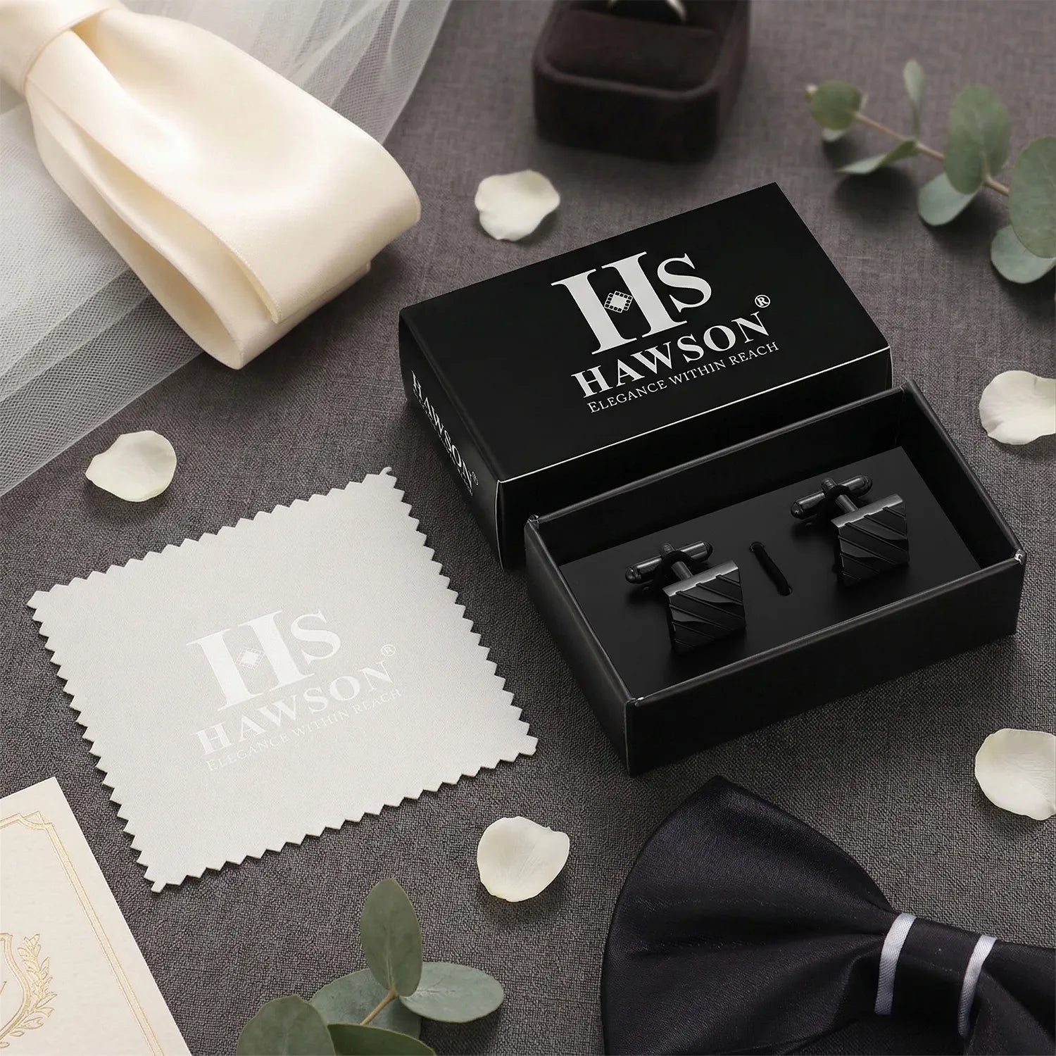 HAWSON branded gift box set with diagonal stripe cufflinks and polishing cloth