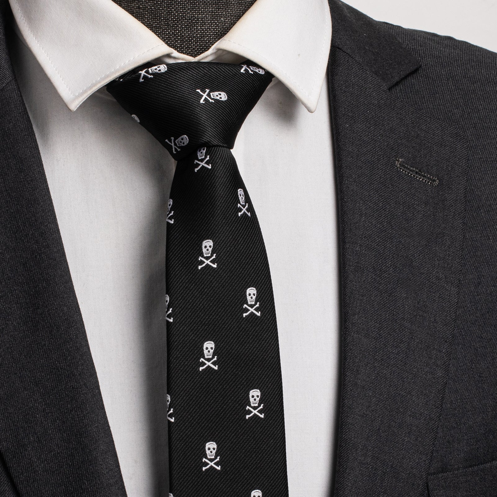 SKULL tie, matching effect