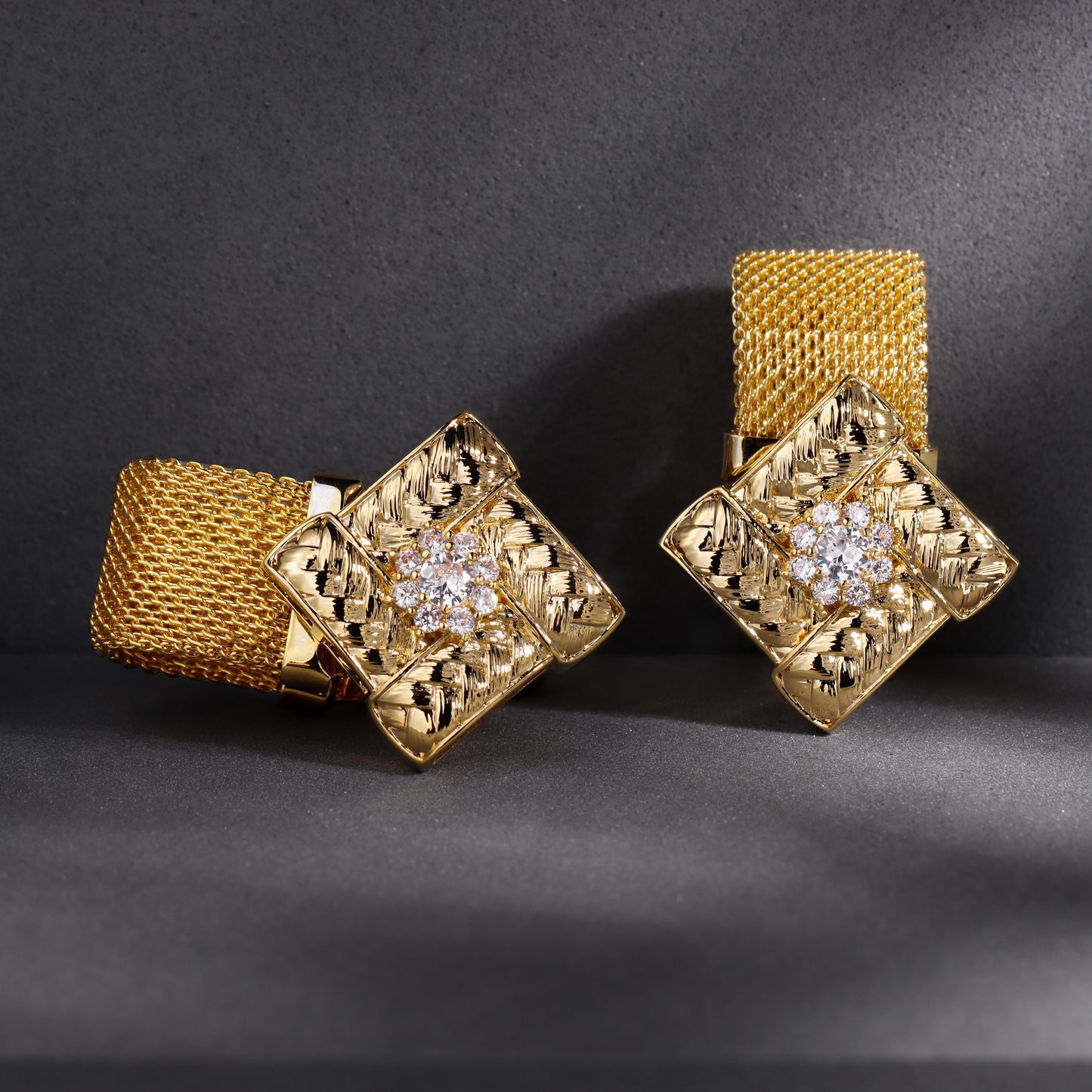 HAWSON Shiny Gold Tone Cufflinks with Chain